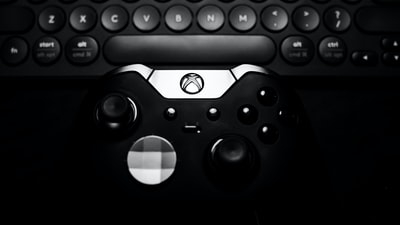 Black Xbox One controller
